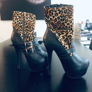 HIGH HEAL BLACK BOOTS BLACK AND LEOPARD